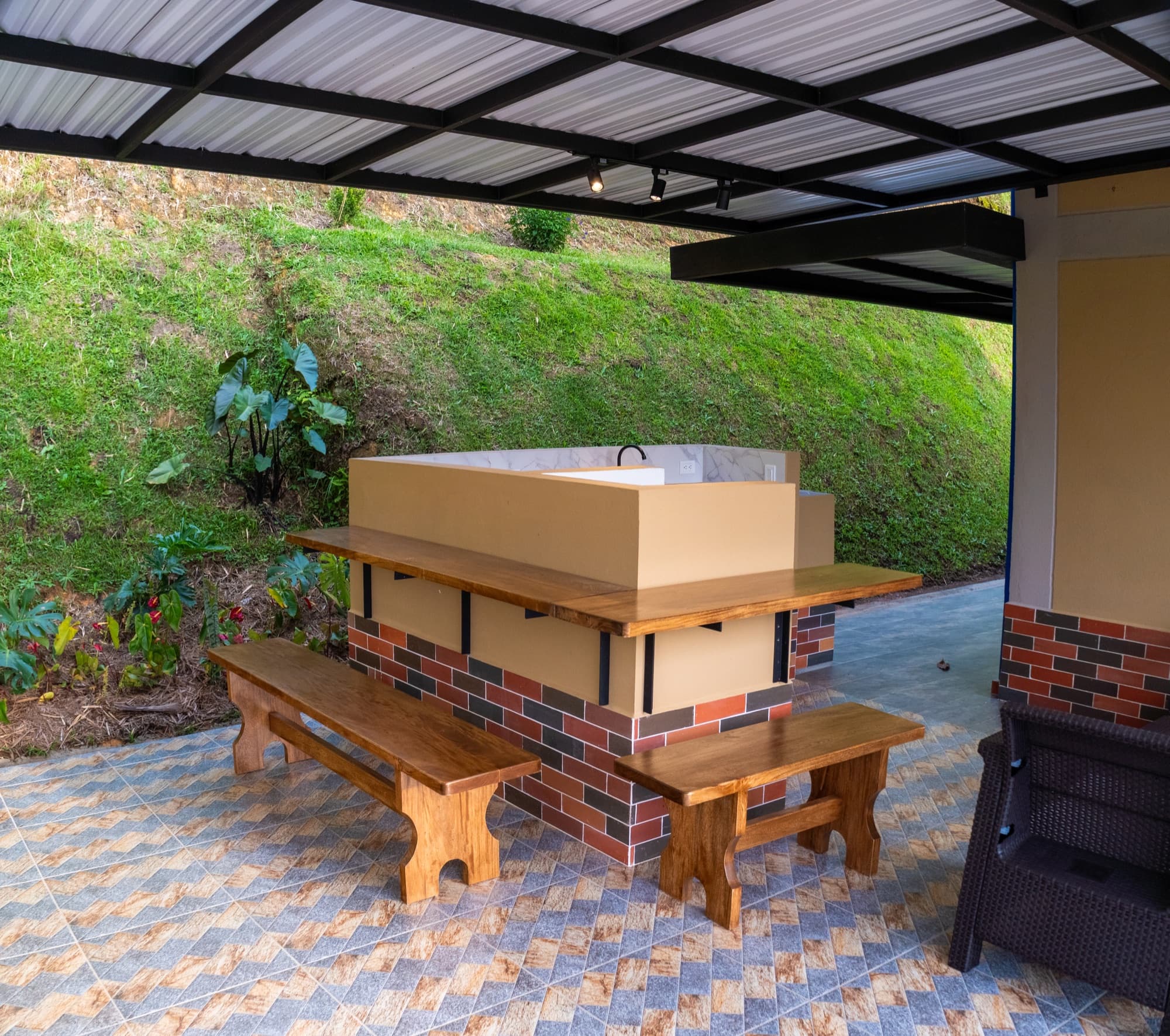 Zona BBQ cubierta del condominio