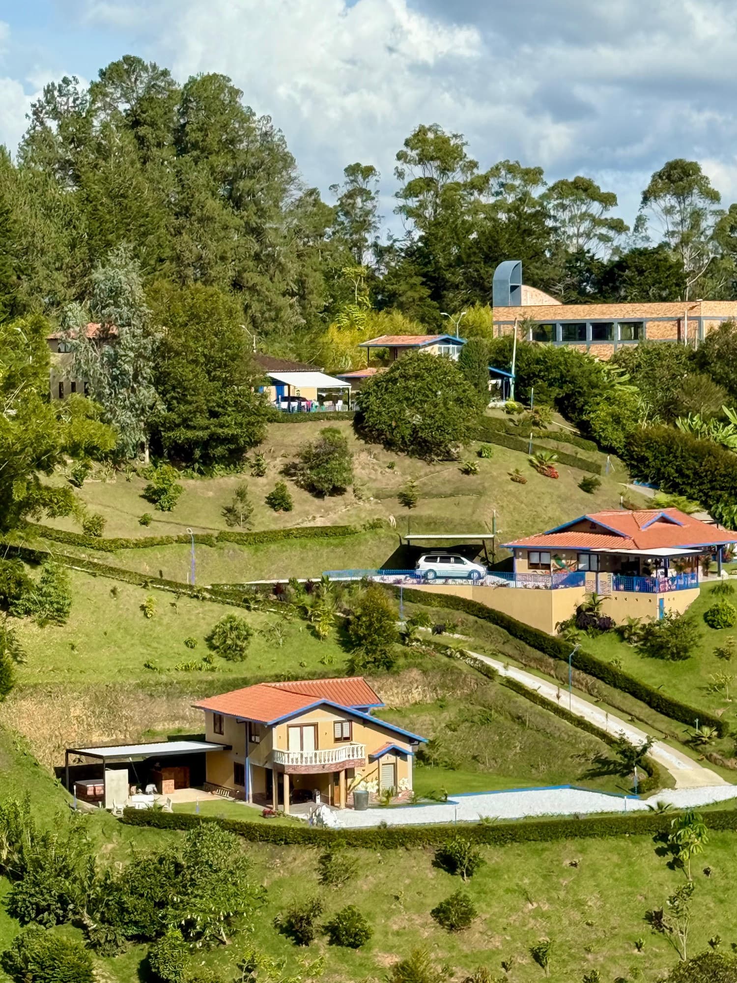 Entorno del condominio con vista al valle
