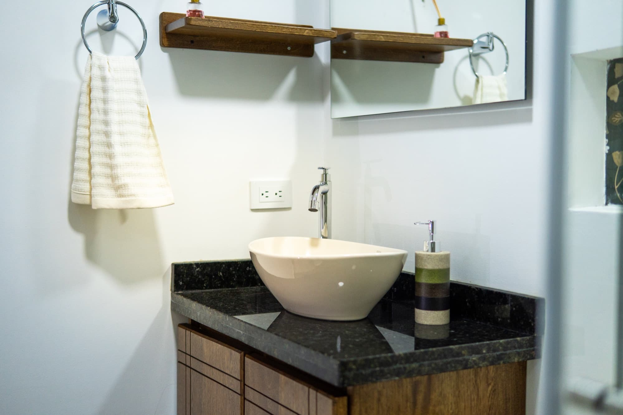 Baño con lavamanos tipo vasija